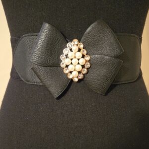 Elegant Black Bow Belt with Pearl Rhinestone Accent